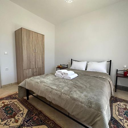 Georgia'S Guesthouse Kalambaka Bagian luar foto